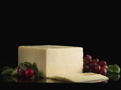 Boar's Head - Bold Horseradish Cheddar Cheese / 8 - 9 oz.